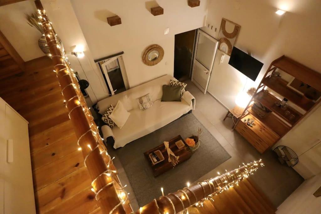 Apartment Center Balcony Patio 2 *